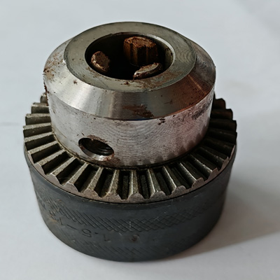 Drill chuck assembly machine